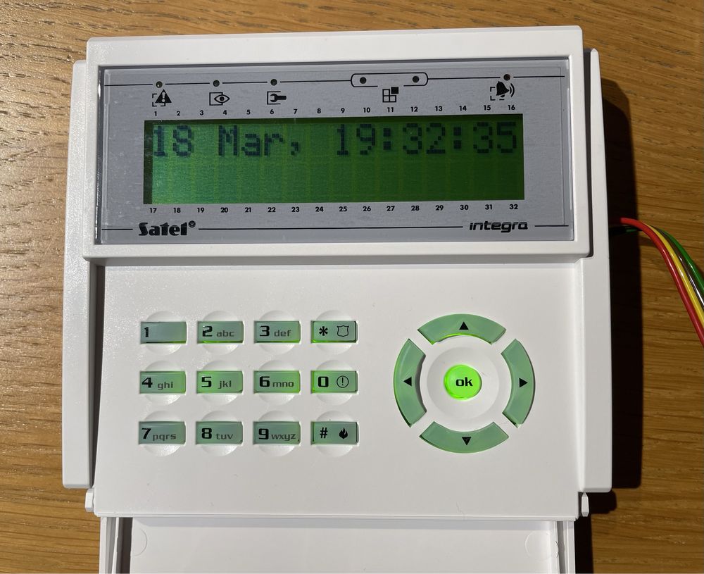 Centrala Satel Integra 24 + manipulator INT-KLCD + akumulator 1,2 Ah