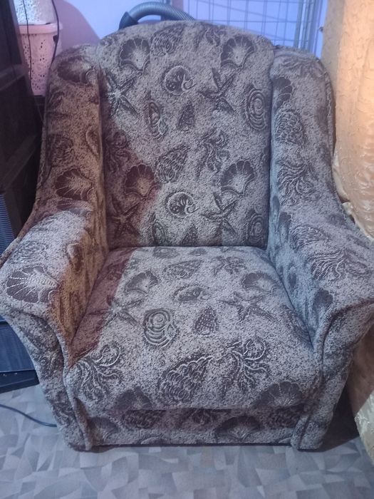 Продам два крісла. Тільки самовивіз!