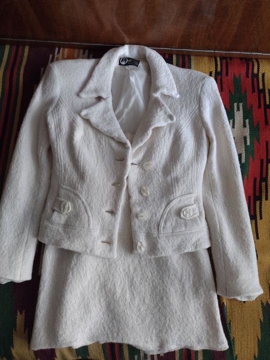 Продам костюм,юбку миди и другие стильные вещи