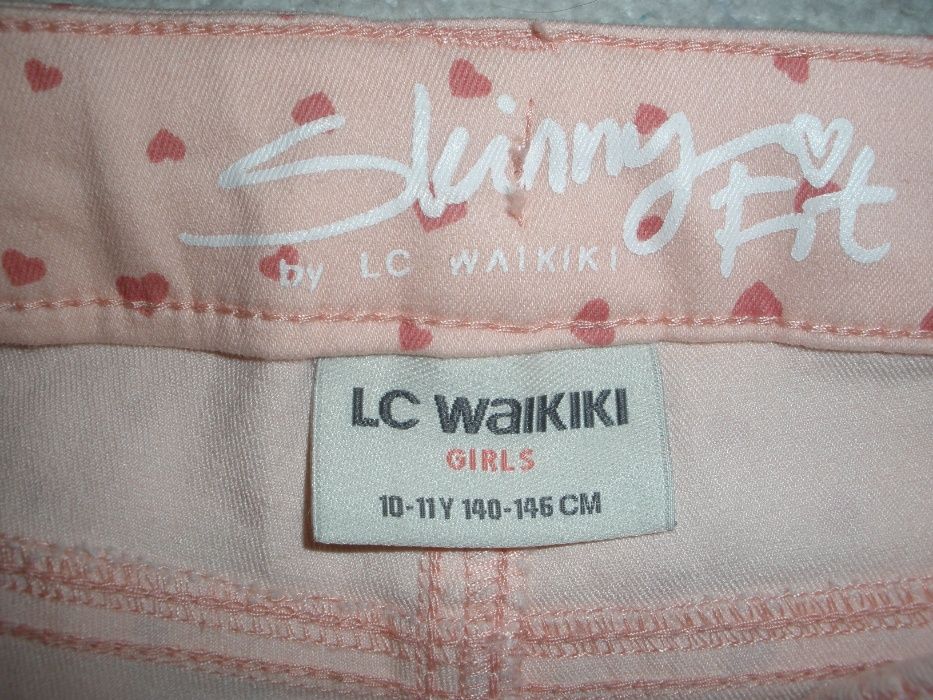 Новые брюки для девочки торговой марки LC WAIKIKI