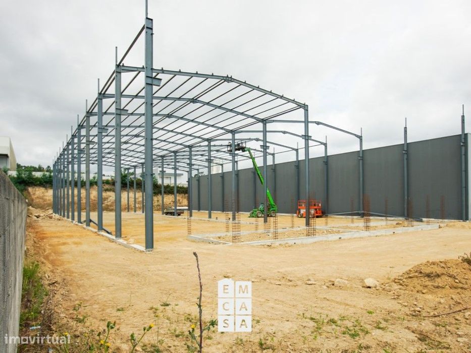 Pavilhão Industrial para construção, na ZI do Perm em Santa Maria d...