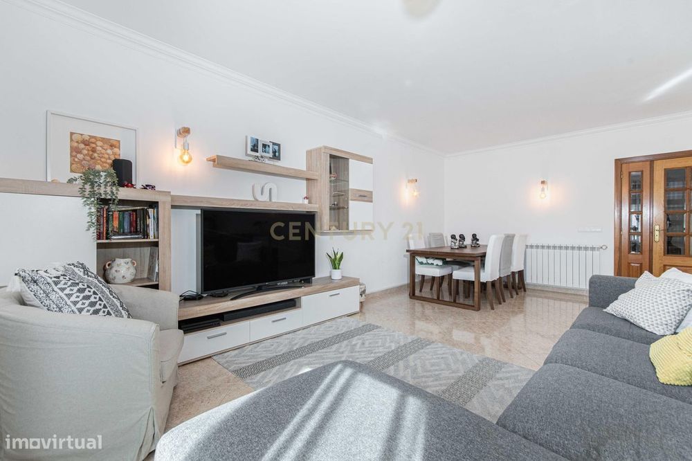 Apartamento T2 convertido em T4 com 216m² – Póvoa da Galega, Mafra