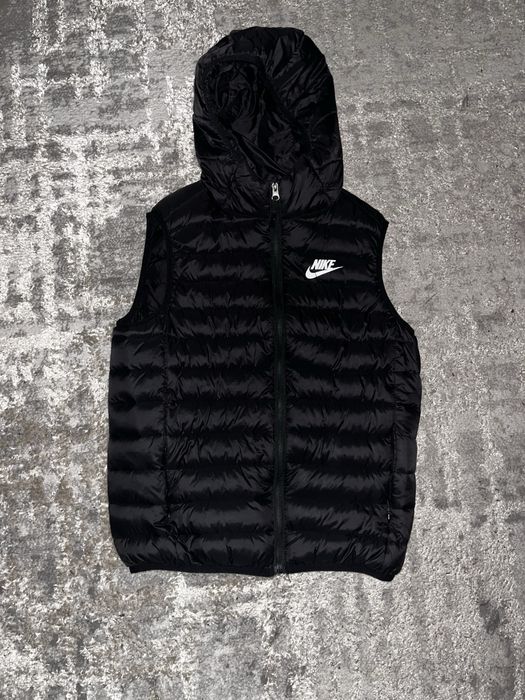Черная жилетка Nike