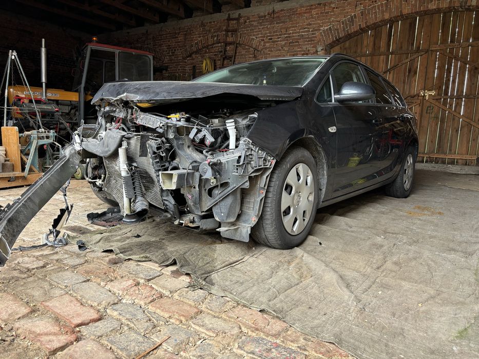 Sprzedam Opla Astra po kolizji