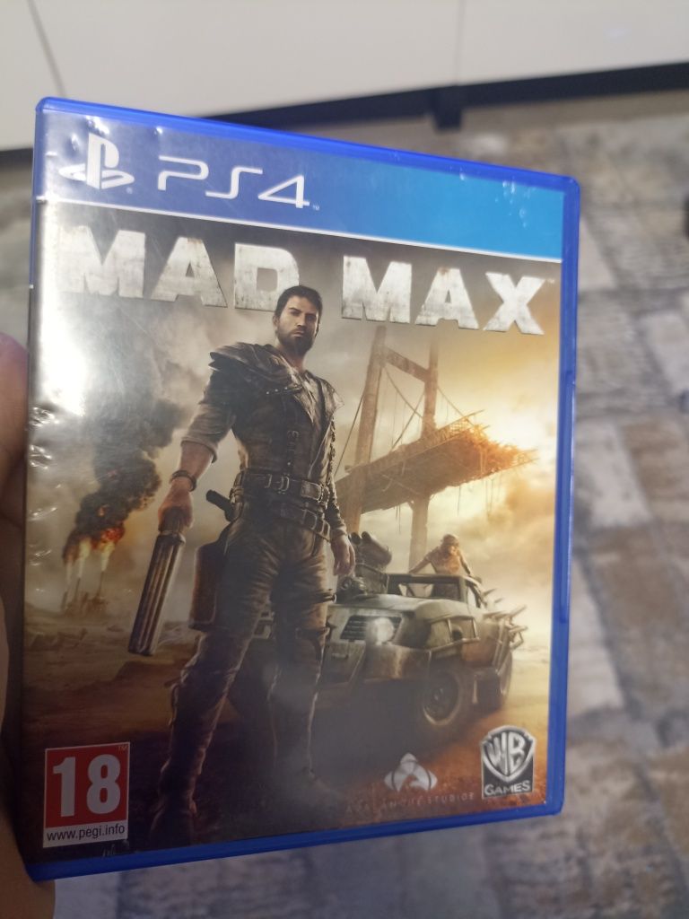 Mad   Max ps 4 .