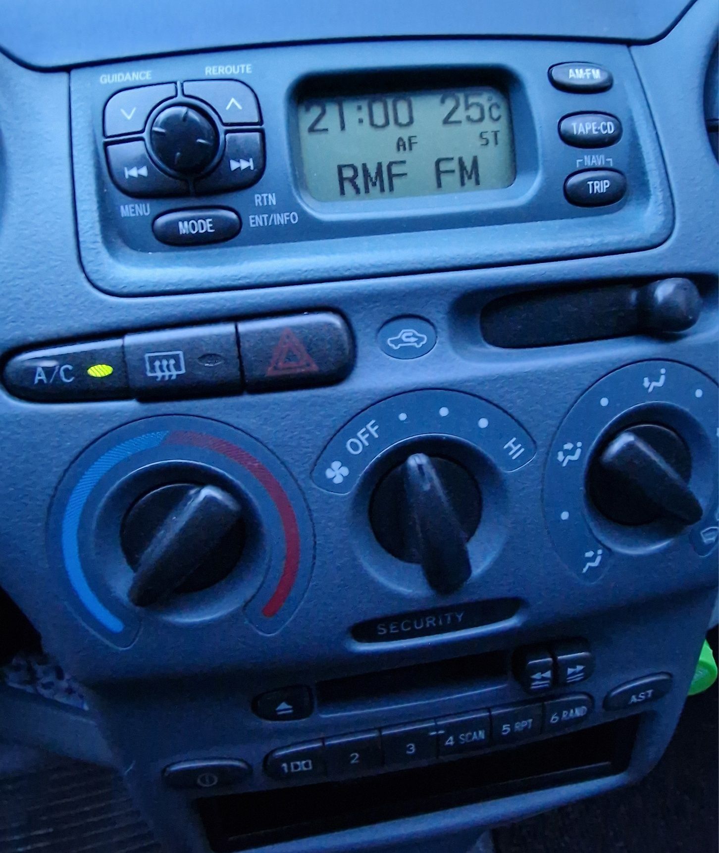 Toyota Yaris 1.3 klima