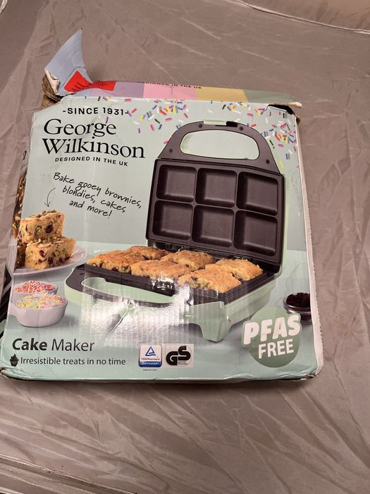 Бутербродниця, тортниця для випікання кексів