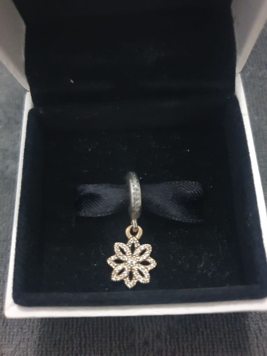 Wisząca zawieszka Lace Botanique ze złotem 14K