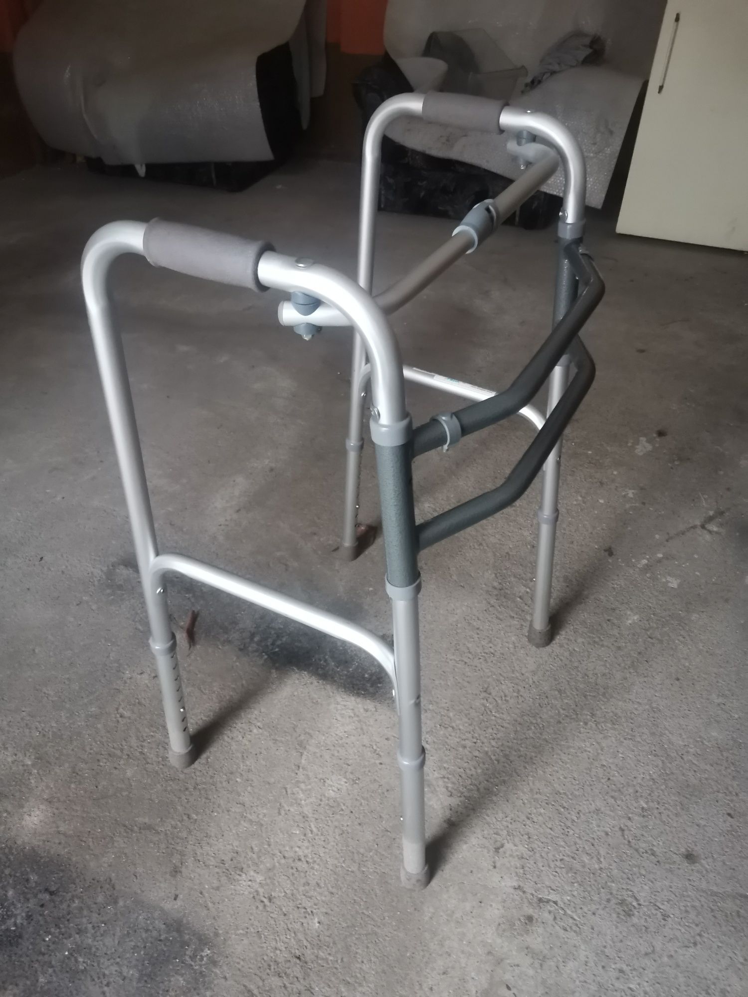 Balkonik rehabilitacyjny kroczący