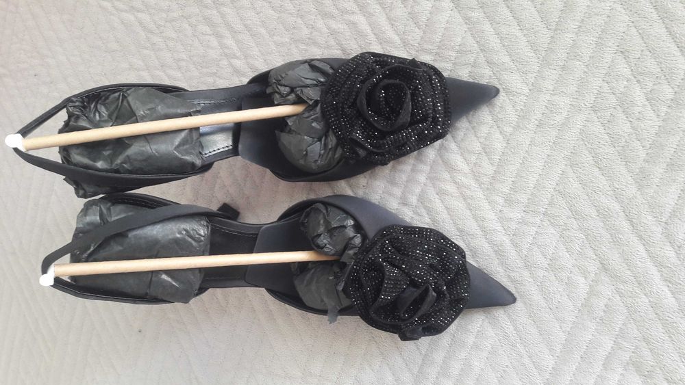 Нові чорні туфлі босоніжки Mango 38 р сатинові з квіткою