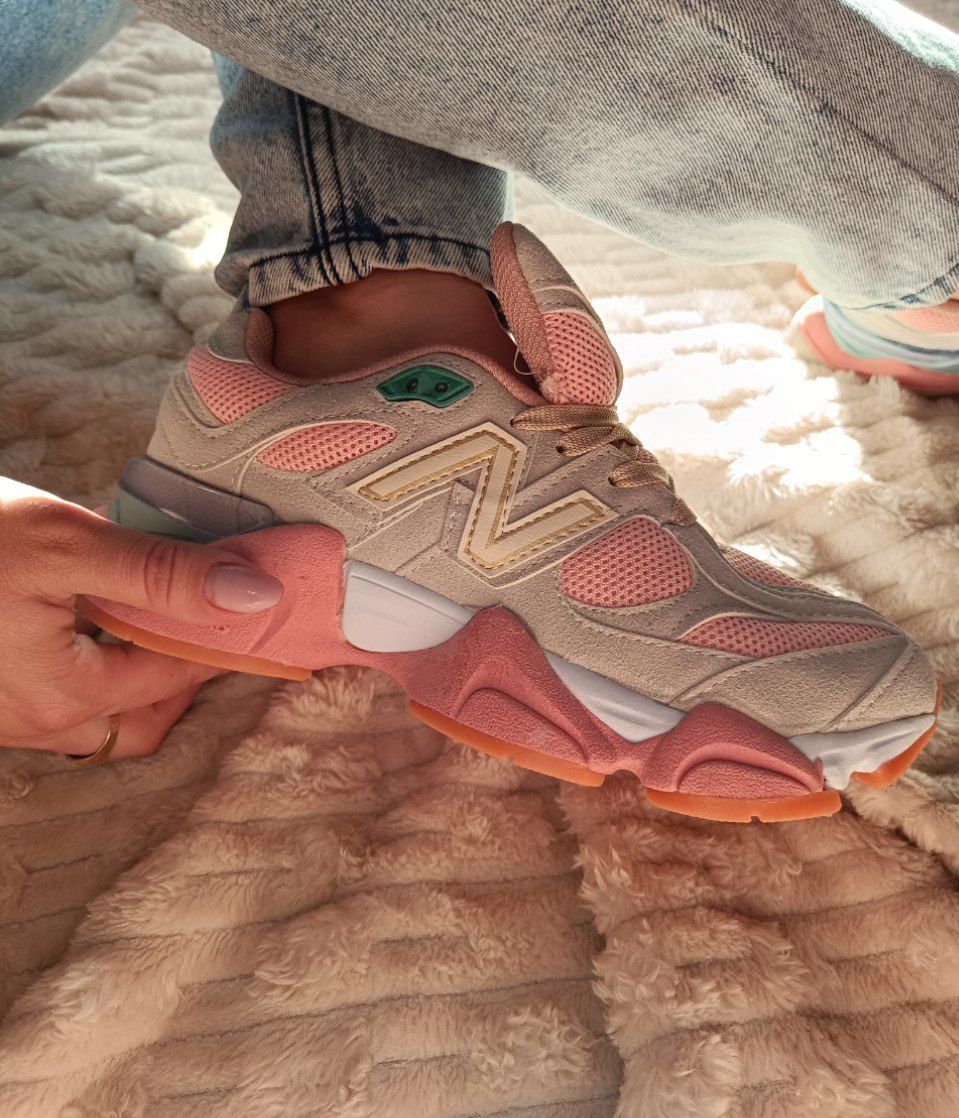 Жіночі кросівки New Balance 9060 pink