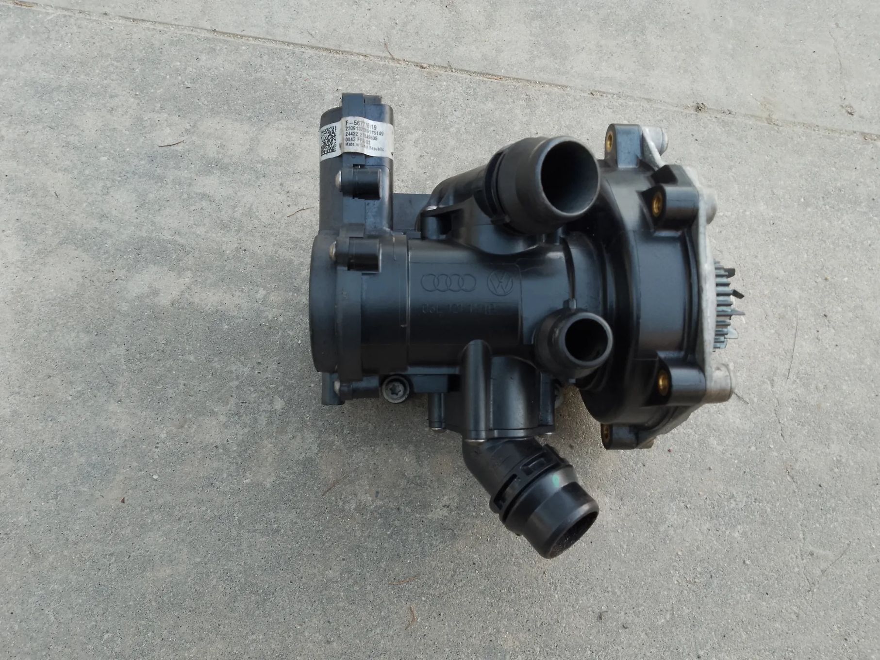 VW 1.8 2.0 DNP TFSI OBUDOWA TERMOSTATU 06L121111P