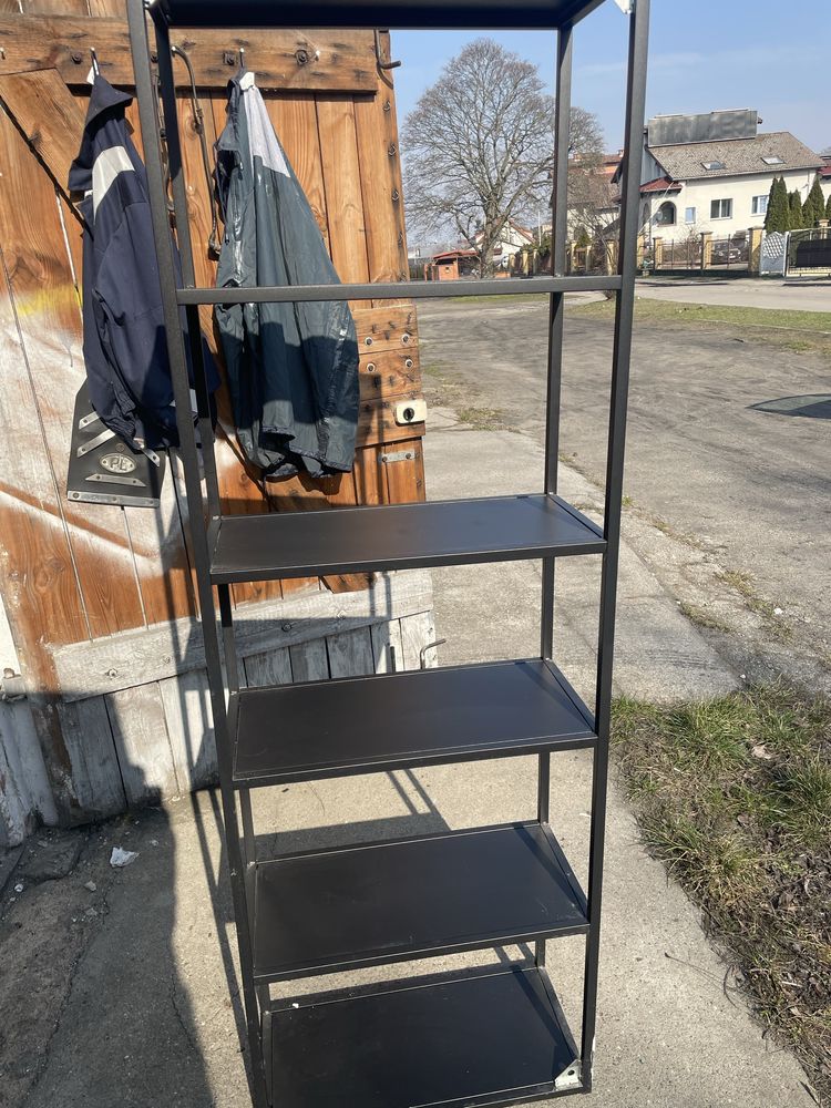 Czarny regal do łazienki Ikea