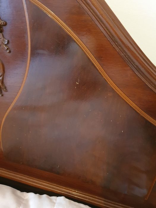 Cama antiga com colchão