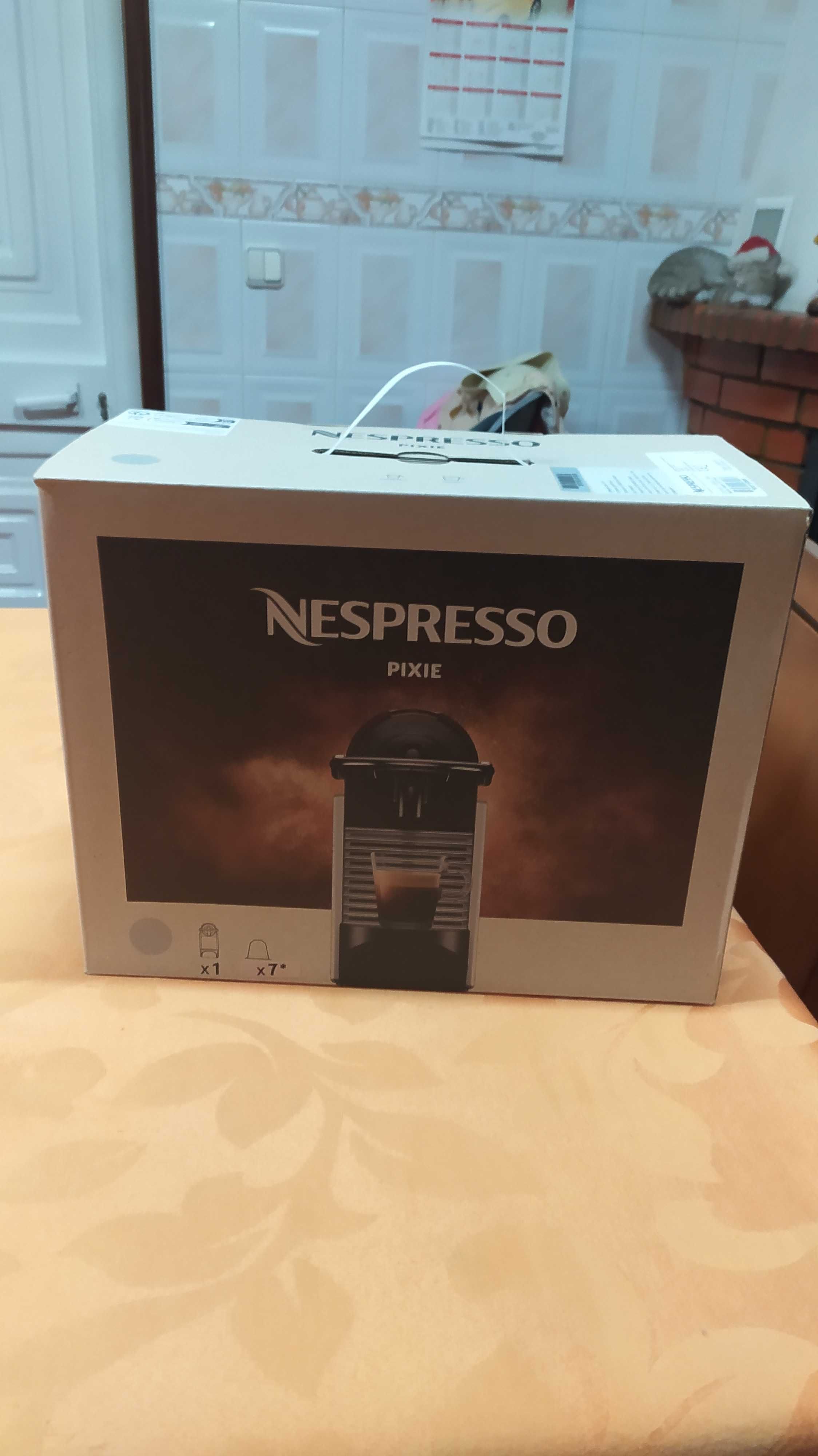 maquina de café nespresso pixie