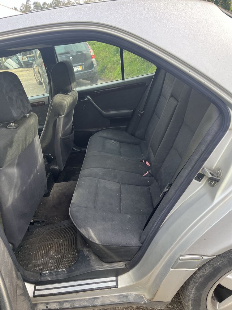 Mercedes . C . 2.2 D Ano 1996