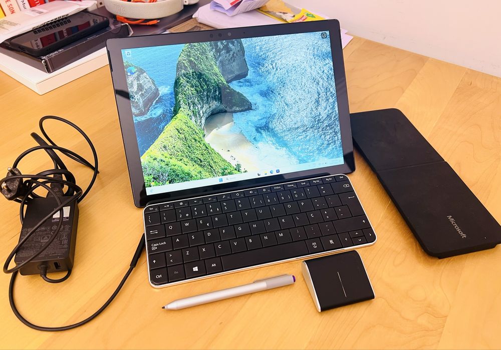 Microsoft Surface Pro 6 (8/256GB) + Acessórios originais