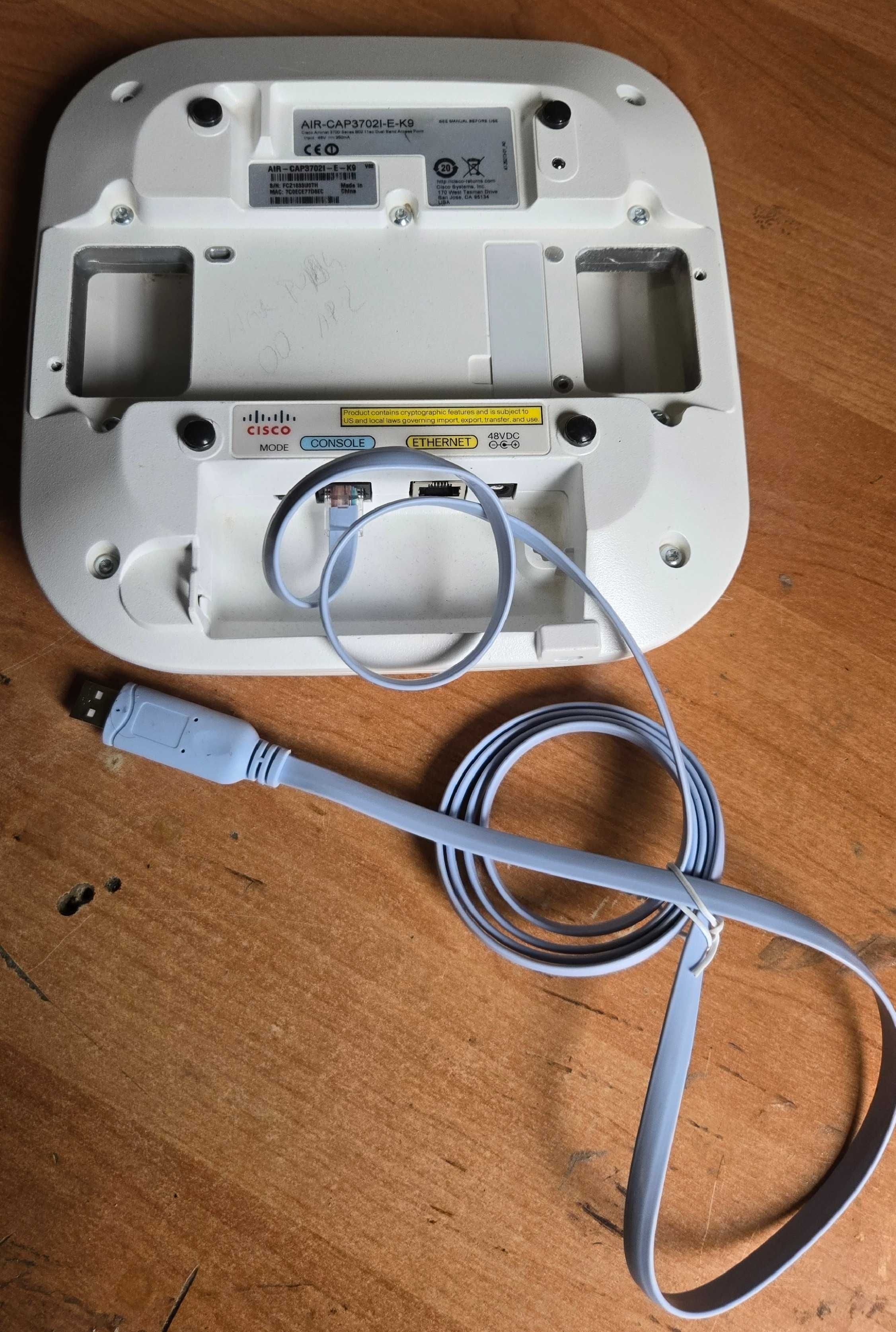 Punkt dostępowy Wi-Fi + kabel konsolowy (Cisco AIR-CAP3702I-E-K9)