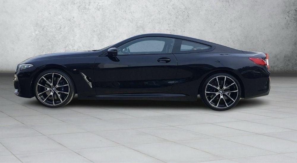 BMW THE 8 czarne