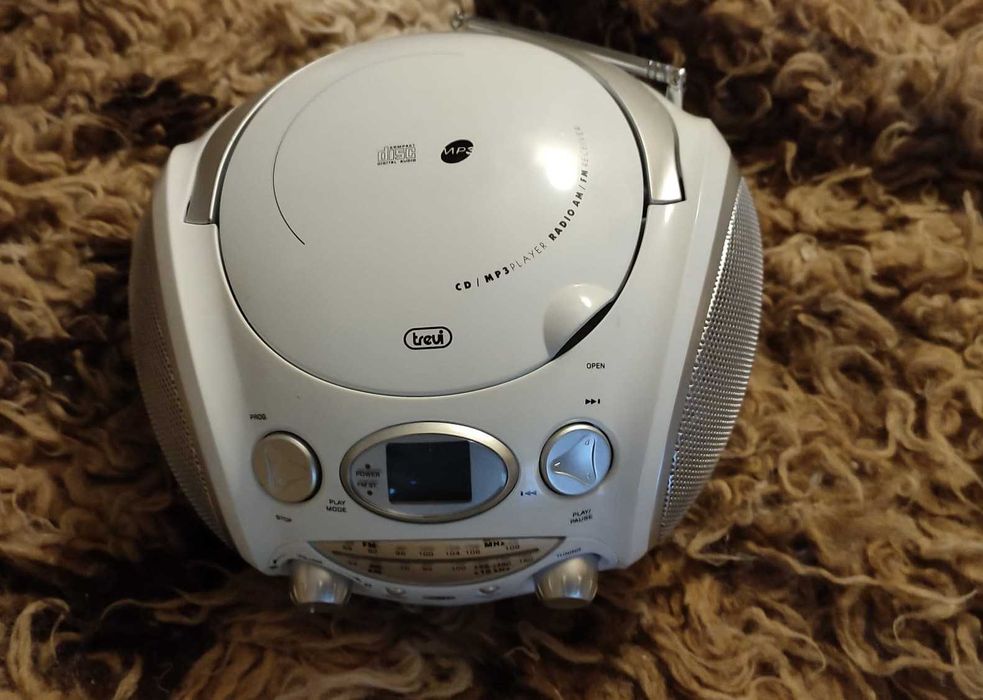 Przenośny odtwarzacz CD/MP3 z radiem marka Trevi