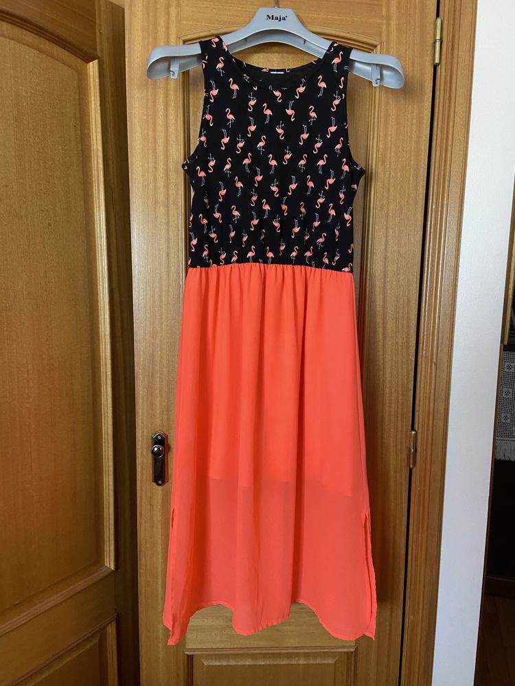 Vestido jovem comprido com flamingos