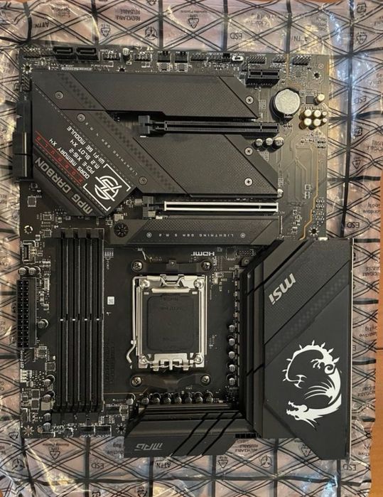 MSI B650 Fibra Carbono