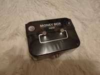 Nowa czarna kasetka na pieniądze