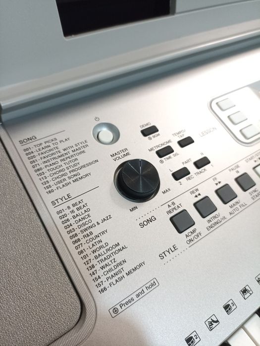 Teclado Yamaha YPT-360 (Equivalente PSR-E363) - Sensível ao Toque!