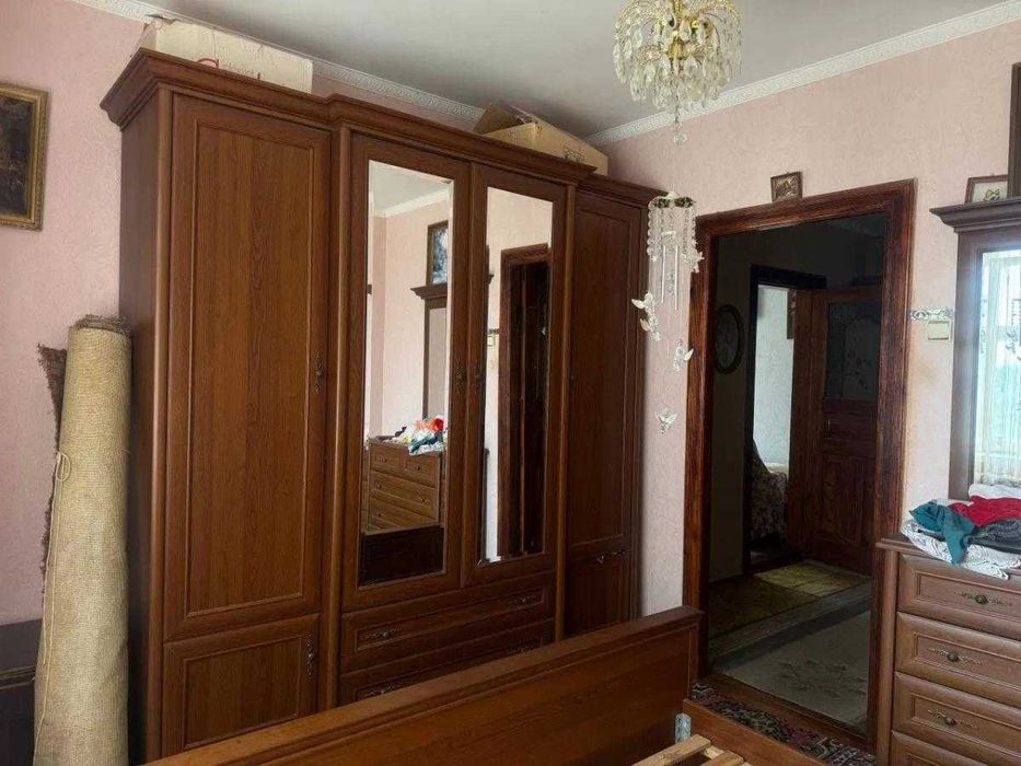 Продаж чотирьокімнатної квартири по вулиці Червоної Калини