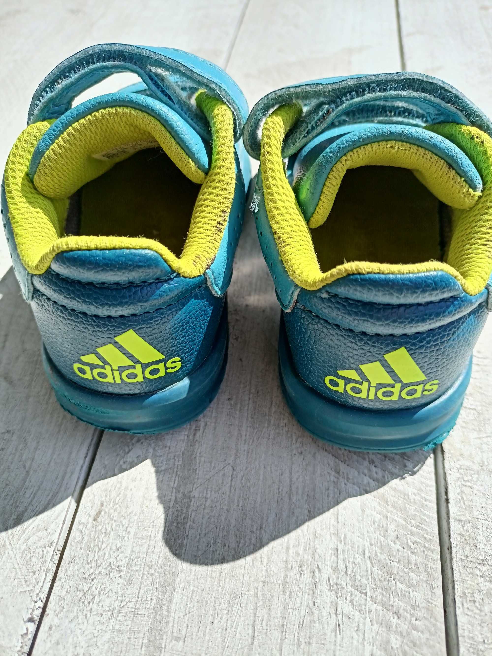 Buty dziecięce Adidas rozmiar 22, na rzepy