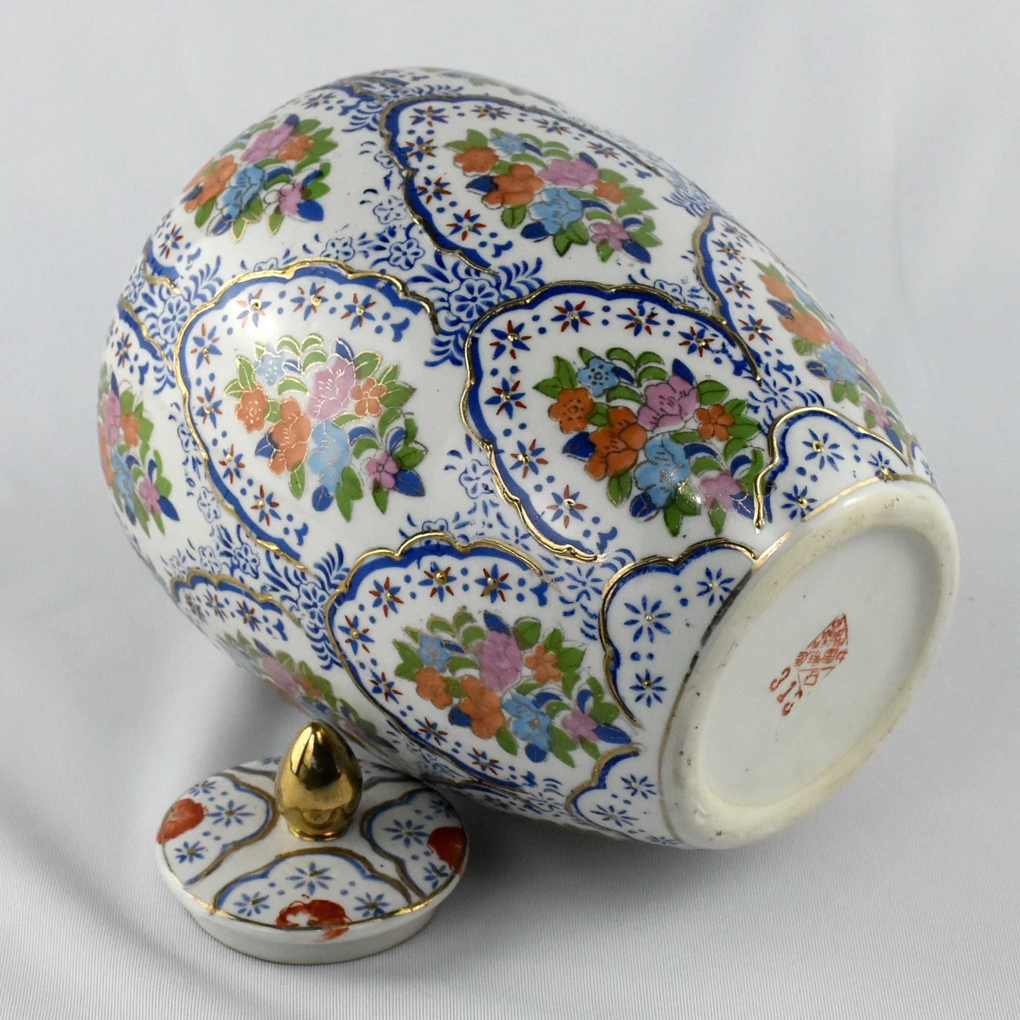 Pote Ginjas com tampa porcelana China, dec. floral e relevo circa 1970
