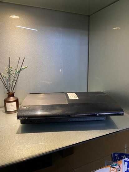 PS3 SUPER SLIM 320GB + 1 Jogo + 1 Comando