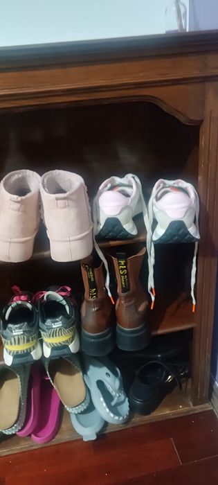 Móvel em madeira sapateira