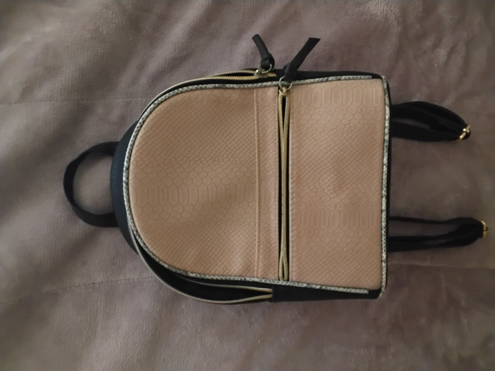 Mochila cor de rosa claro e preto