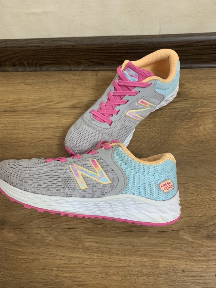 Продам яркие детские кроссовки New Balance 31 размер 19 см на девочку