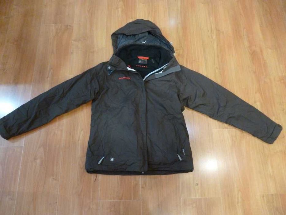 Женская куртка mammut.