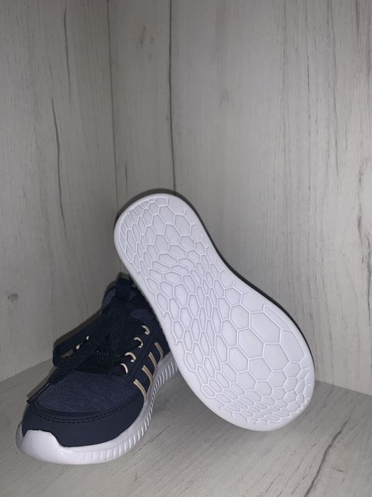 Продам нові дитячі кросівки