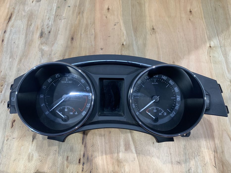 Skoda SuperB II 2.0 TDI licznik zegary EUROPA