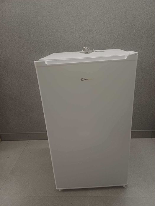 lodówka podblatowa prawie nowa