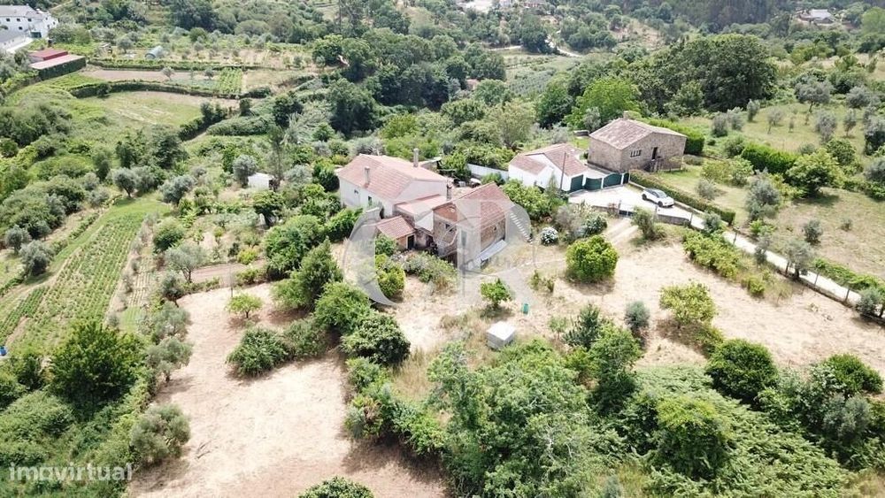 Casa de campo em pedra com terreno e poço em Serrada, em Figuieró dos