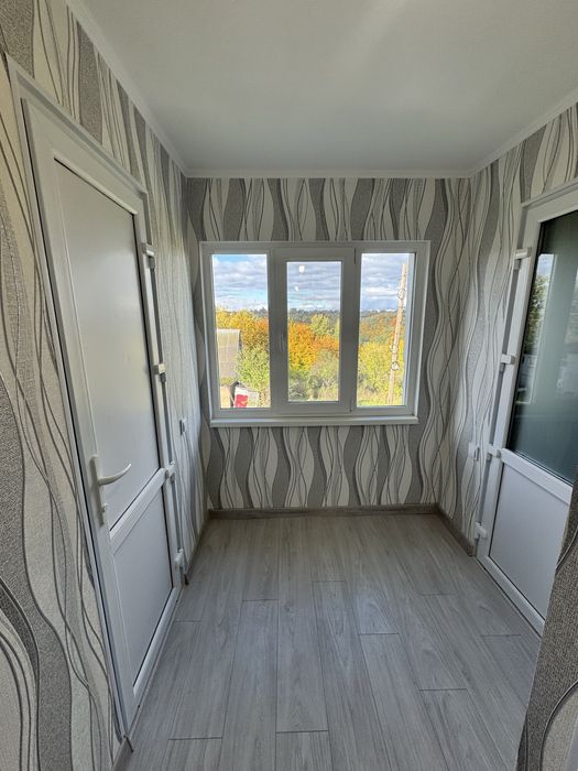 Будинок з новим ремонтом і технікою, великою ділянкою в м.Кременець Те