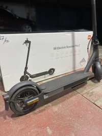 Продам самокат mi scooter pro 2