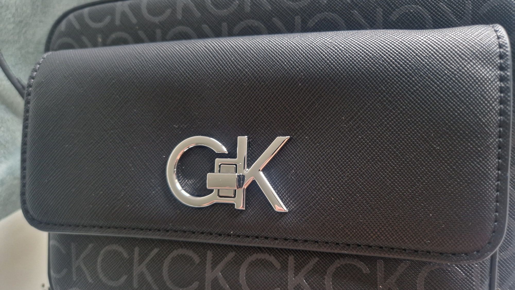Calvin Klein torebka Re- lock Camera bag mono