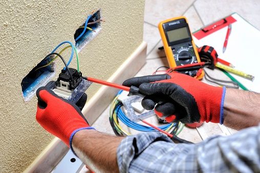 Выполню работы по электрике, звоните и пишите круглосуточно
