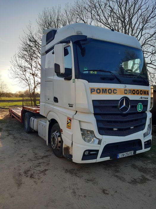 Laweta usługi Płock Transport maszyn rolniczych Pomoc drogowa