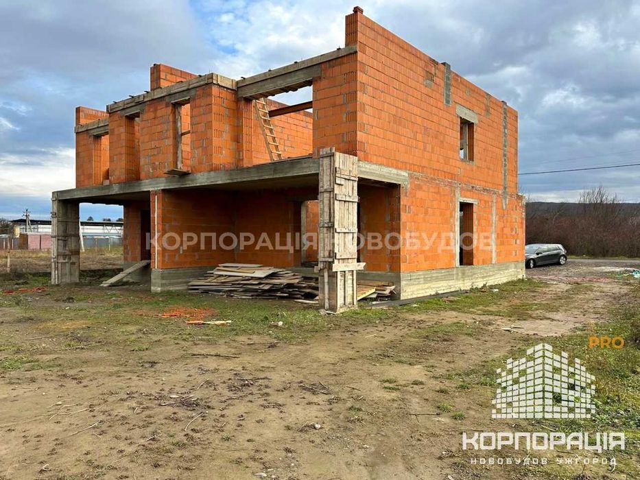 Продаж котеджу з великою ділянкою,3 спальні, поруч ріка, ліс, краєвиди