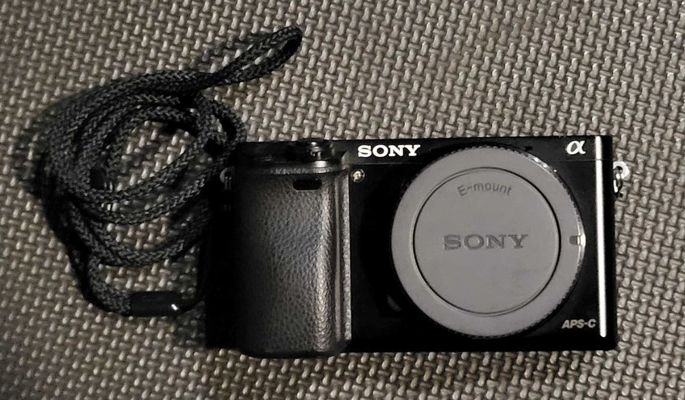 Câmara Sony a6000
