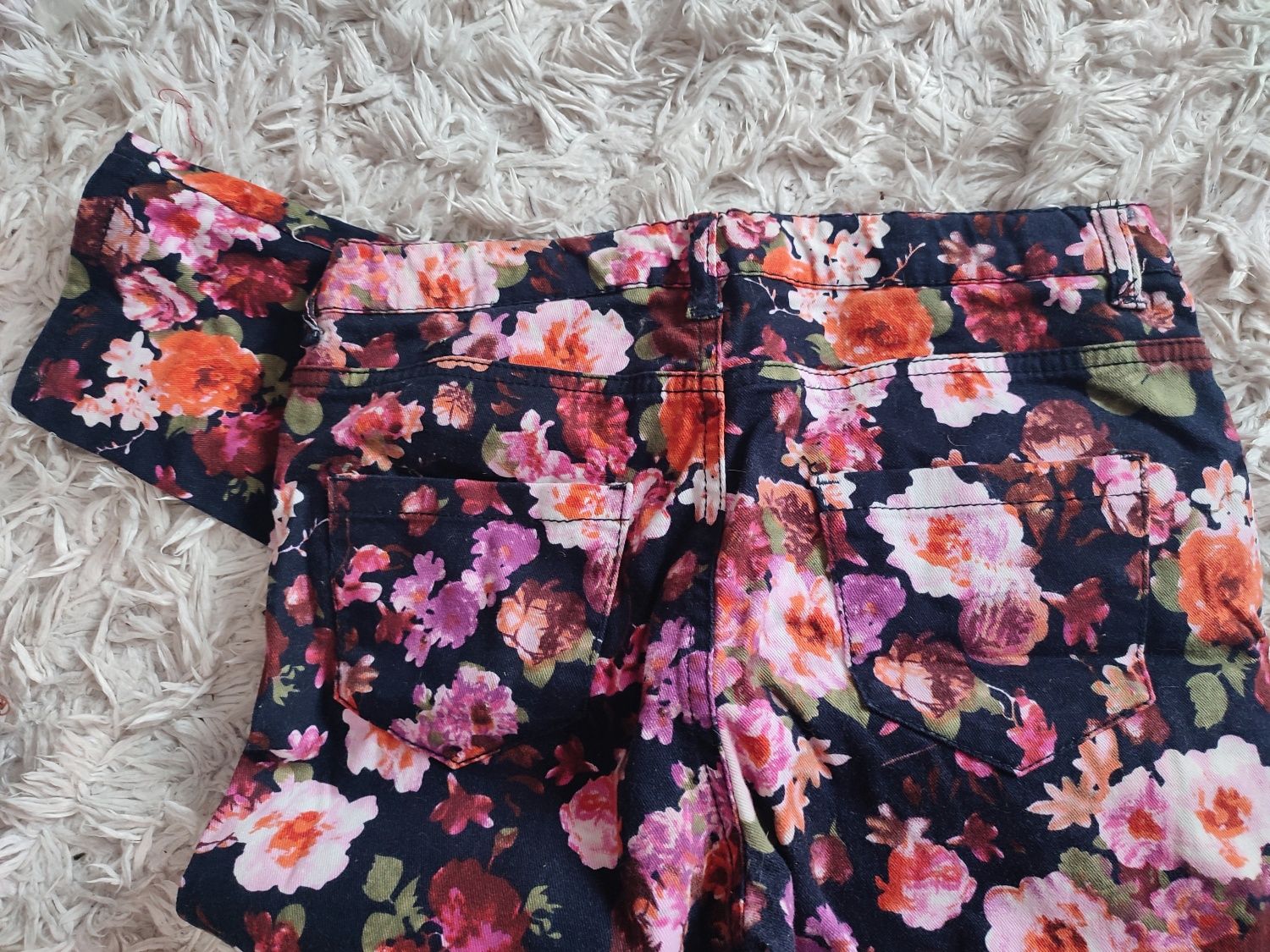 Spodnie kwiaty rurki