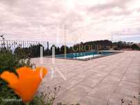 Moradia T3 com vista , jardim e terreno.