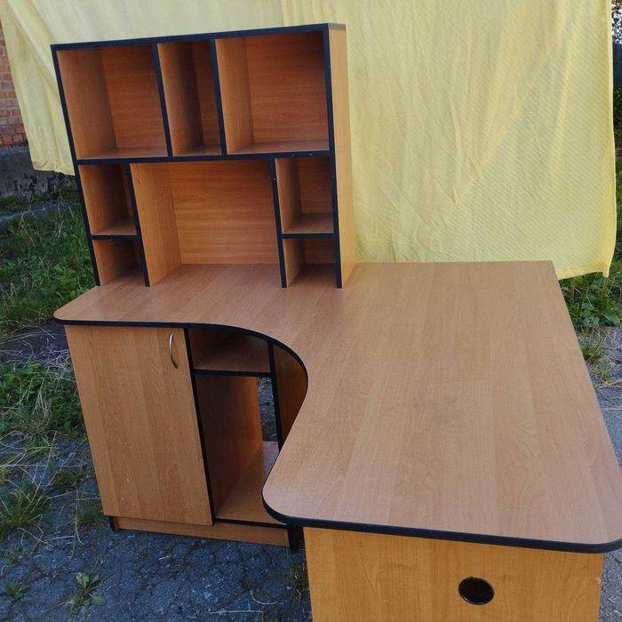 Стіл комп'ютерний кутовий